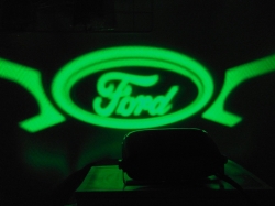 проектор на бампер FORD,проектор логотипа FORD для заднего бампера,проектор логотипа FORD на задний бампер,светодиодный проектор FORD,светодиодный проектор логотипа FORD,рекламный проектор FORD,след тени логотипа автомобиля FORD,светящийся логотип машины