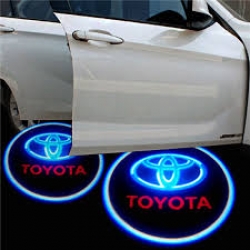 Подсветка логотипа в двери TOYOTA,подсветка дверей с логотипом TOYOTA,Штатная подсветка TOYOTA,подсветка дверей с логотипом авто TOYOTA,светодиодная подсветка логотипа TOYOTA в двери,Лазерные проекторы TOYOTA в двери,Лазерная подсветка TOYOTA