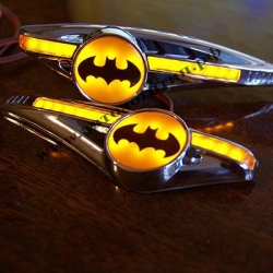 светодиодный поворотник на batman,светодиодный поворотник для batman,светодиодный поворотник с логотипом batman,диодный поворотник batman,led поворотник batman,светодиодный LED повторитель поворота для автомобиля batman
