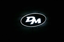 Светящийся логотип Santa Fe DM,светящаяся эмблема Santa Fe DM,светящийся логотип на авто Santa Fe DM,светящийся логотип на автомобиль Santa Fe DM,подсветка логотипа Santa Fe DM ,2D,3D,4D,5D,6D