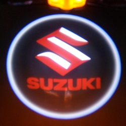 Подсветка логотипа в двери SUZUKI,подсветка дверей с логотипом SUZUKI,Штатная подсветка SUZUKI,подсветка дверей с логотипом авто SUZUKI,светодиодная подсветка логотипа SUZUKI в двери,Лазерные проекторы SUZUKI в двери,Лазерная подсветка SUZUKI