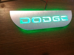 Накладки на пороги с подсветкой Додж (Dodge),Светящиеся накладки на пороги Додж (Dodge),изготовление на заказ по предоплате. Накладки на пороги с подсветкой для автомобиля Додж (Dodge) помогут Вам выделить свой автомобиль.