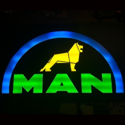 Светящийся логотип на спалку MAN,светящийся логотип для грузовика на спалку MAN,светящаяся эмблема на спалку MAN,табличка на спалку MAN,картина на спалку MAN,логотип на стекло на спалку MAN,светящаяся картина на спалку MAN