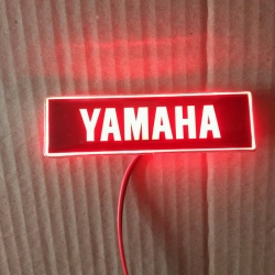 Светящийся задний логотип на мотоцикл Yamaha,светящаяся эмблема Yamaha на мотоцикл,светящийся логотип на авто Yamaha на мотоцикл,светящийся логотип на автомобиль Yamaha на мотоцикл,подсветка логотипа Yamaha на мотоцикл