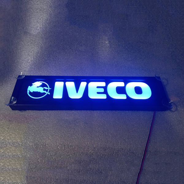 Светящаяся табличка Iveco в корпусе