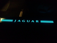 накладки на пороги с подсветкой jaguar,светящиеся накладки на пороги jaguar,светодиодные накладки на пороги jaguar,светодиодные накладки на пороги авто jaguar,накладки на пороги jaguar,декоративные накладки jaguar