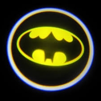 Подсветка логотипа в двери Batman,подсветка дверей с логотипом Batman,Штатная подсветка Batman,подсветка дверей с логотипом авто Batman,светодиодная подсветка логотипа Batman в двери,Лазерные проекторы Batman в двери,Лазерная подсветка Batman