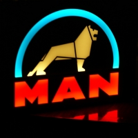 Светящийся логотип на спалку MAN,светящийся логотип для грузовика на спалку MAN,светящаяся эмблема на спалку MAN,табличка на спалку MAN,картина на спалку MAN,логотип на стекло на спалку MAN,светящаяся картина на спалку MAN,светодиодный логотип на спалку M