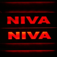 Накладки на пороги с подсветкой Niva 2121,зеркальные