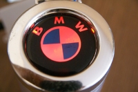 Пепельница с подсветкой логотипа BMW,автомобильная пепельница BMW с подсветкой,подсветка логотипа пепельница BMW,пепельница с подсветкой BMW,светящаяся пепельница BMW,пепельница автомобильная с подсветкой BMW,светящаяся пепельница с логотипом BMW,Автомоби