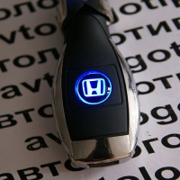 Автомобильное зарядное устройство универсальное с логотипом Honda