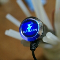 Зарядка для телефона с логотипом HUMANN