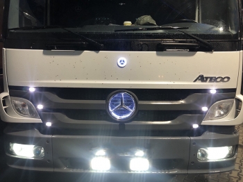 Светящийся логотип грузовика Mercedes Atego,светящаяся эмблема грузовика Mercedes Atego,светящийся логотип на авто грузовика Mercedes Atego,светящийся логотип на автомобиль грузовика Mercedes,подсветка логотипа грузовика Mercedes,2D,3D,4D,5D,6D