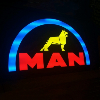 Светящийся логотип в спальник MAN,светящийся логотип для грузовика в спальник MAN,светящаяся эмблема в спальник MAN,табличка в спальник MAN,картина в спальник MAN,логотип на стекло на спалку MAN,светящаяся картина на спалку MAN,светодиодный логотип на спа