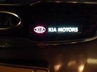 Эффектный светящийся логотип KIA радиатора, эргономичная конструкция и высокое качество исполнения привлекли к аксессуару повышенное внимание любителей автотюнинга,Светящийся логотип KIA радиатора на решетку радиатора,Светящаяся передняя эмблема KIA на ре