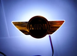 Светящийся логотип MINI+логотип,светящаяся эмблема MINI+логотип,светящийся логотип на авто MINI+логотип,светящийся логотип на автомобиль MINI+логотип,подсветка логотипа MINI+логотип,2D,3D,4D,5D,6D